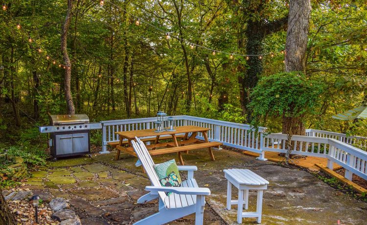 On The Rocks Cottage upper patio with picnic table and grill