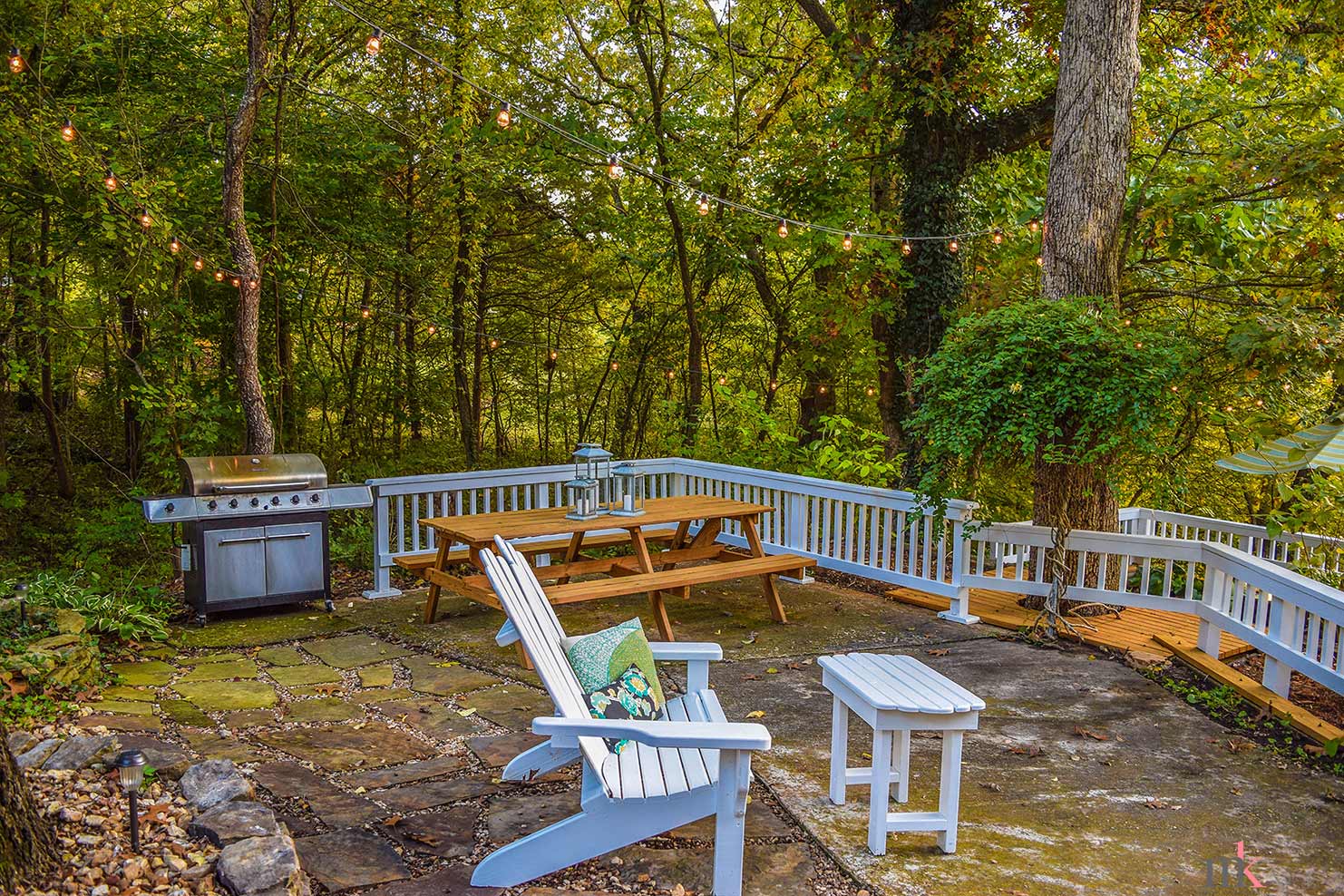 On The Rocks Cottage upper patio with picnic table and grill
